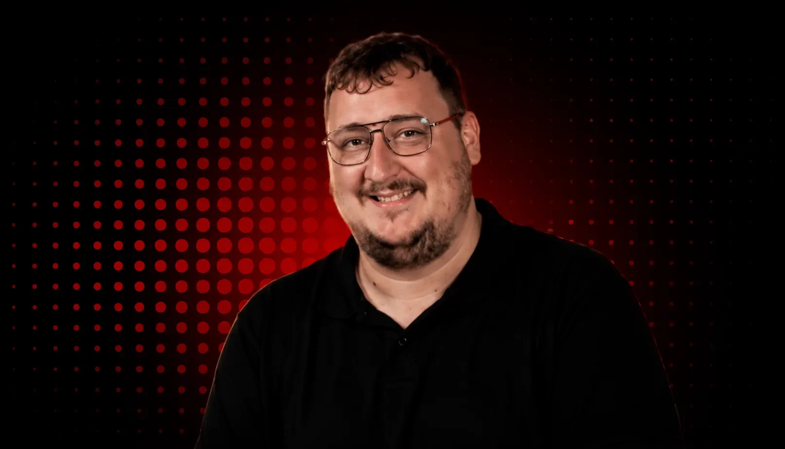 Antoni Arboledas, fundador y CEO de Stark Ads, sobre fondo oscuro con trama de puntos roja